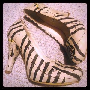 Black bird design high heels size 7.5